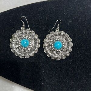 Women’s Silver and‎ Turquoise Earrings!